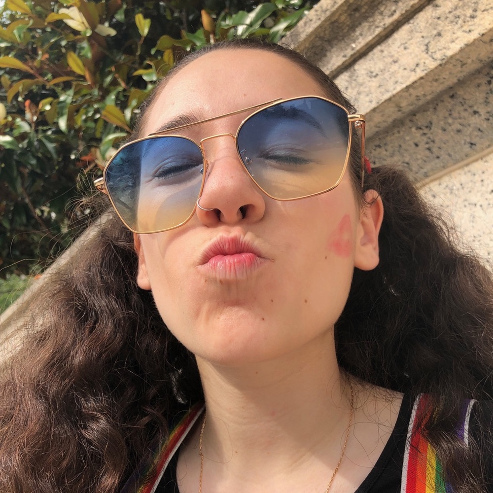 Meet your Posher, Carina